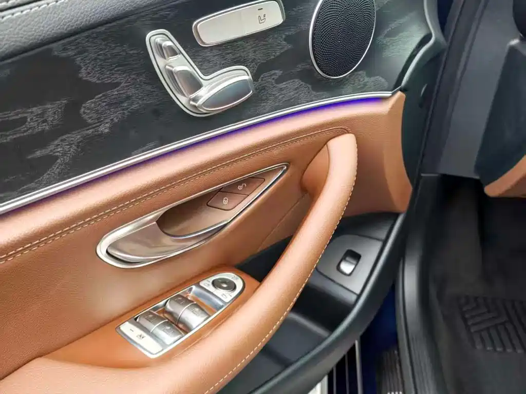 Mercedes-Benz E-Class 2017 — фото 11
