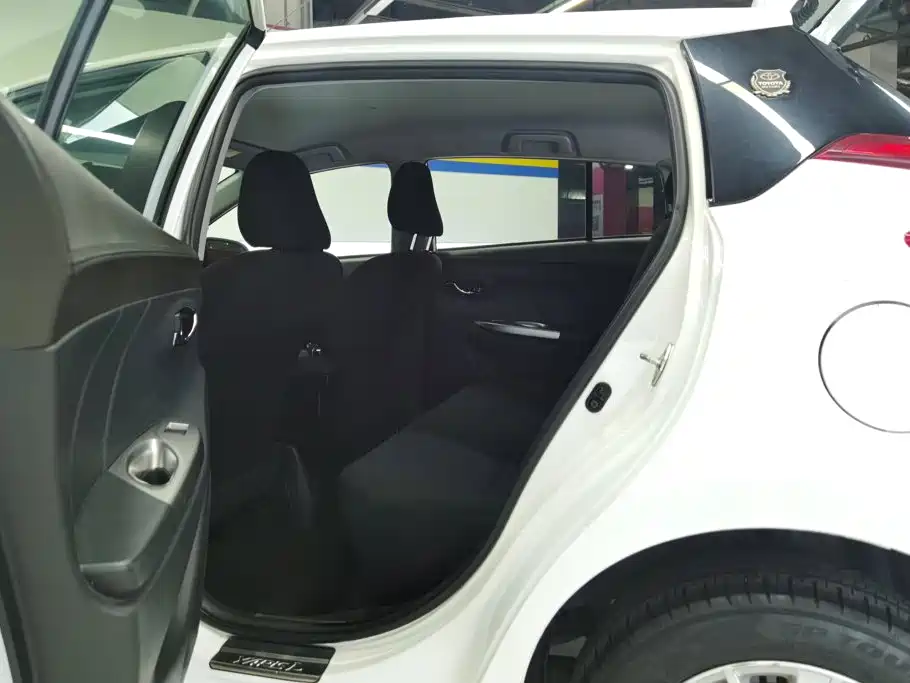 Toyota Yaris L 2015 — фото 11