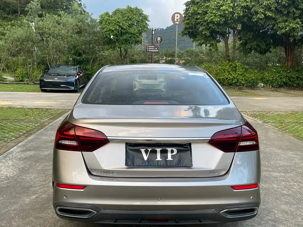 Geely Emgrand 2022