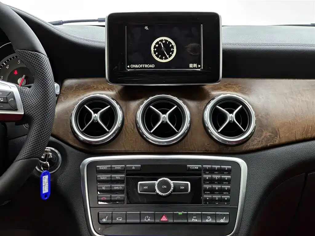 Mercedes-Benz GLA 2015 — фото 10