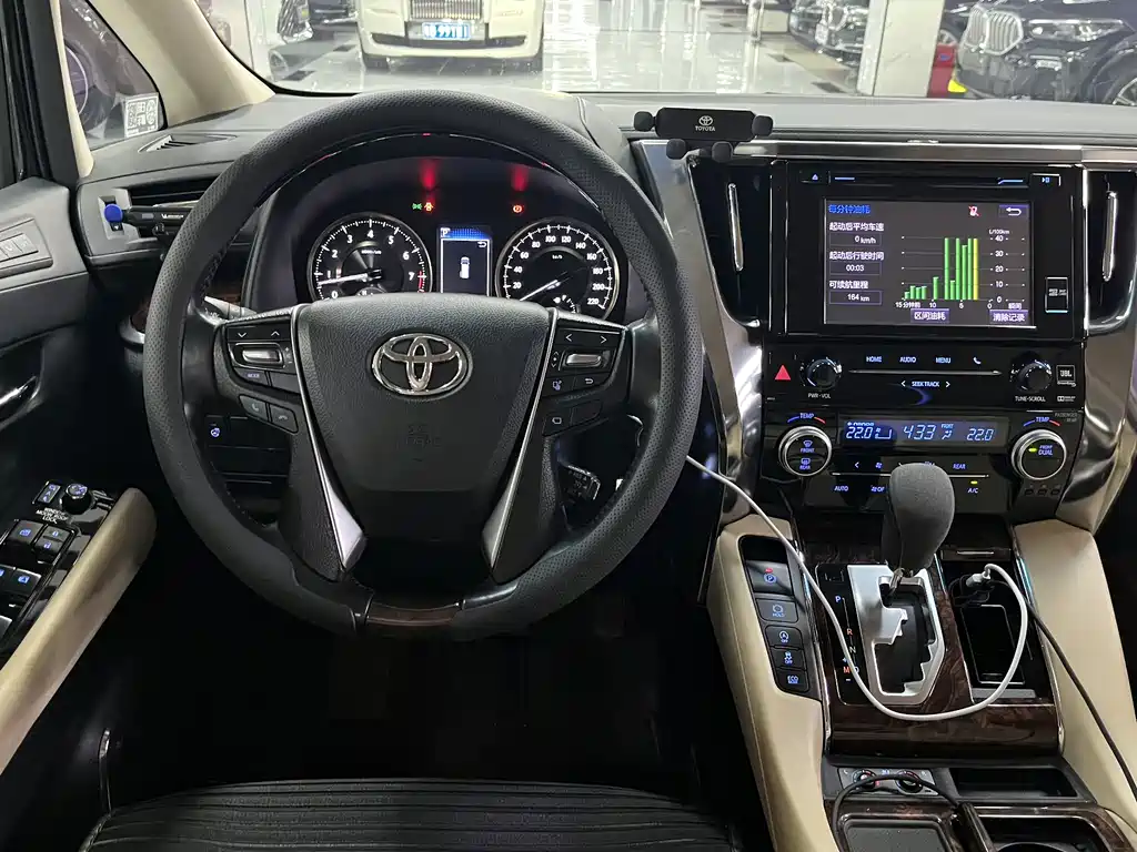 Toyota Alphard 2019 — фото 10