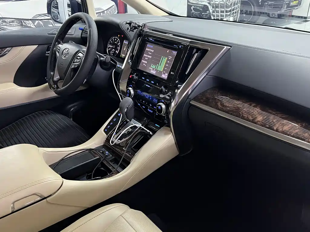 Toyota Alphard 2019 — фото 7