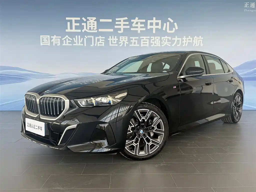 BMW 5 Series 2025 — фото 1