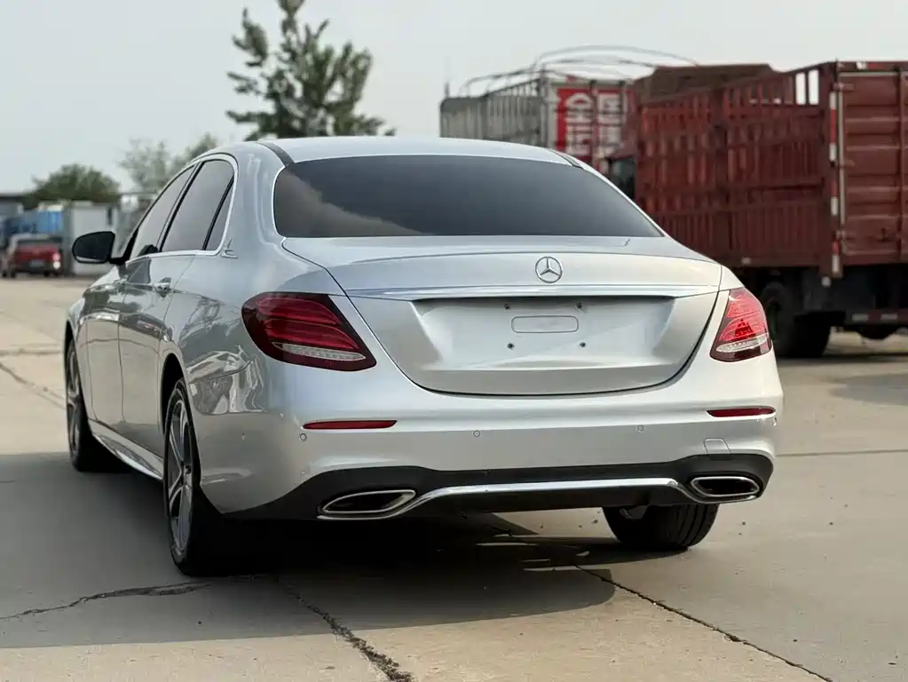 Mercedes-Benz E-Class 2017 — фото 16