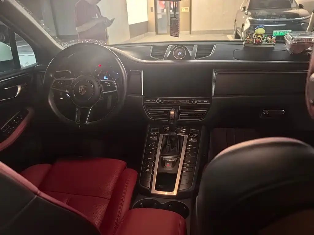 Porsche Macan 2021