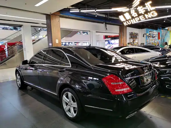 Mercedes-Benz S-Class 2011