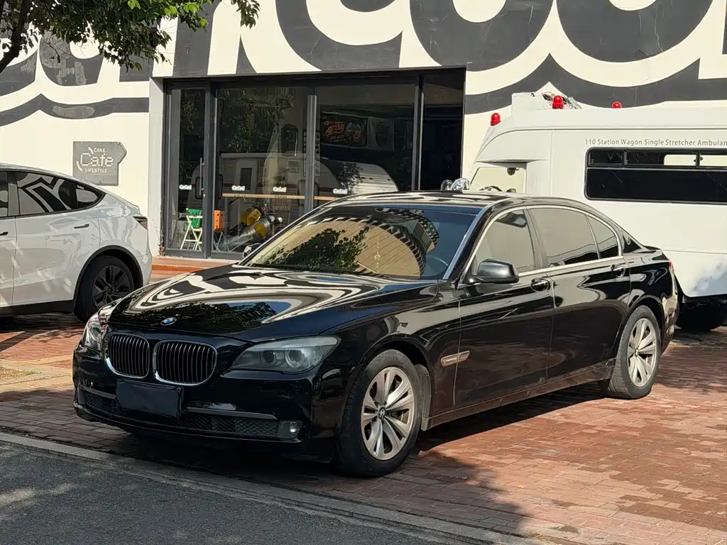 BMW 7 Series 2010 — фото 1