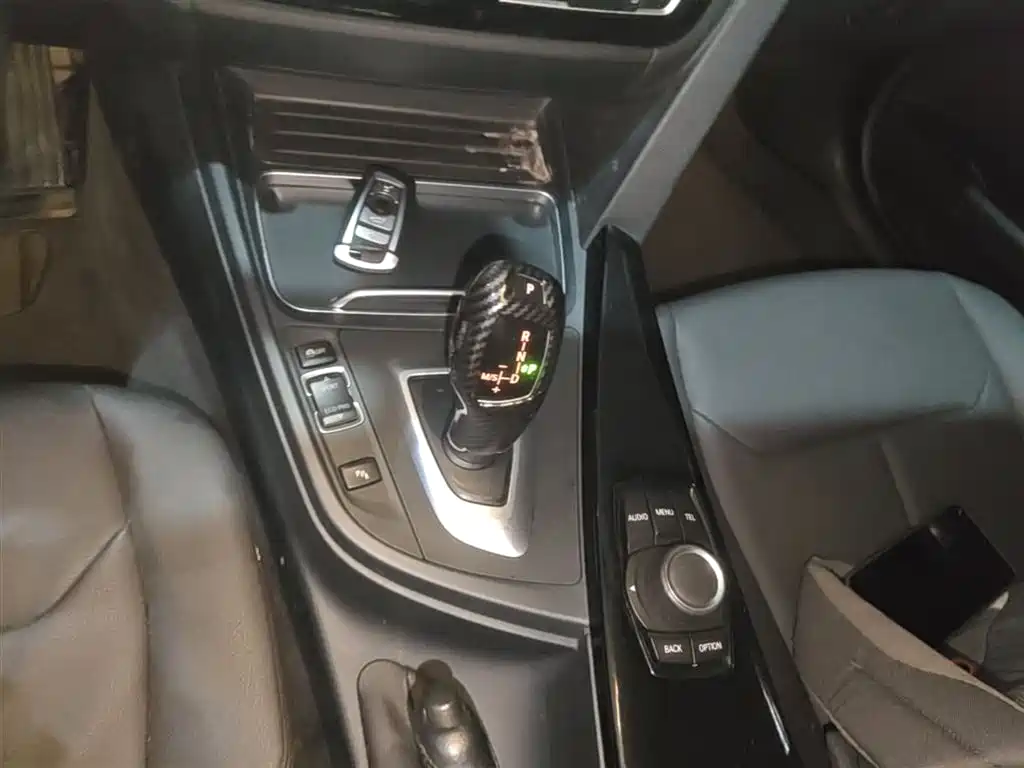BMW 3 Series 2017 — фото 14