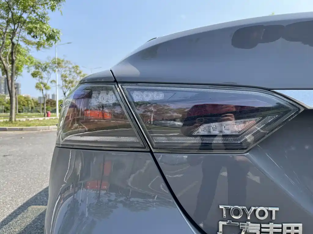 Toyota Camry 2018 — фото 9