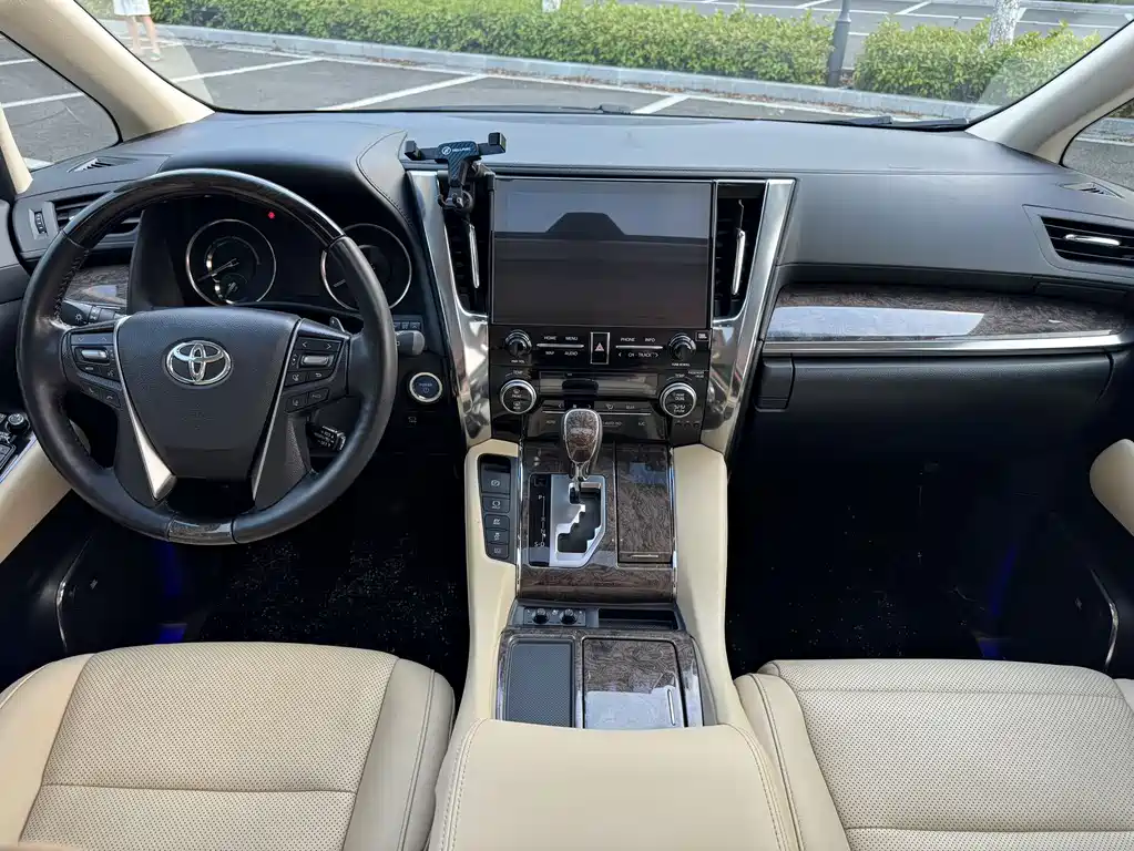 Toyota Vellfire 2022 — фото 8