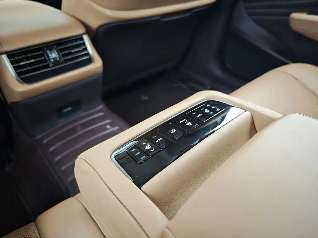 Lexus LS 2020 — фото 13