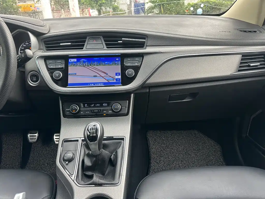 Geely Emgrand GS 2017 — фото 19