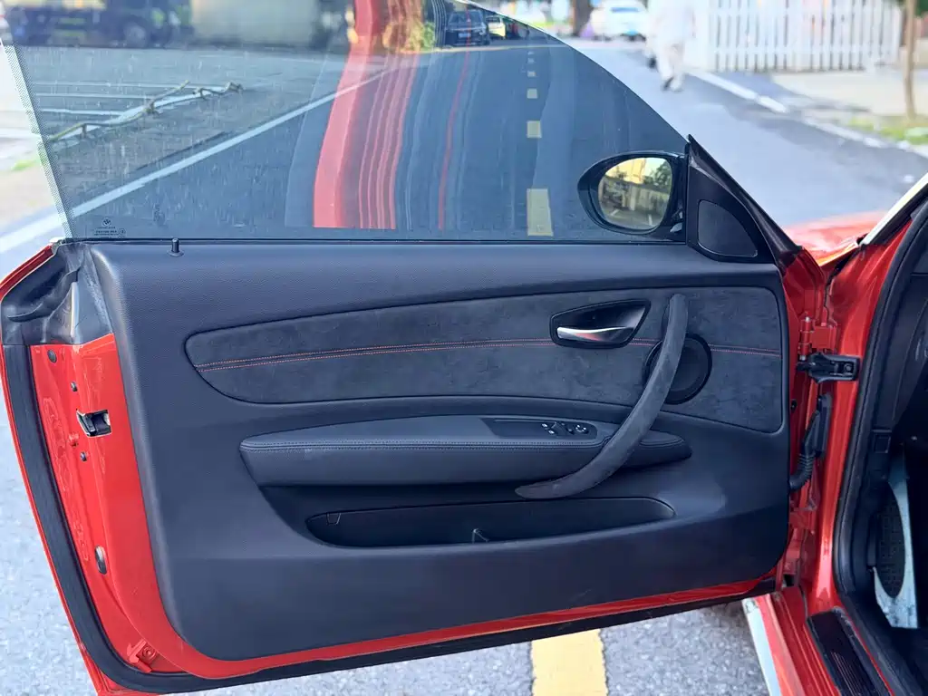 BMW 1 Series M 2012 — фото 15