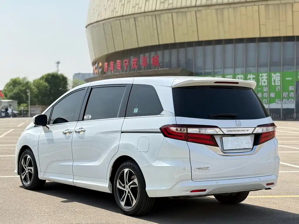 Honda Odyssey 2018 — фото 9