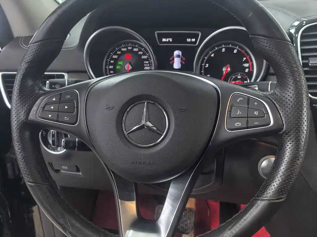 Mercedes-Benz GLE 2017 — фото 19