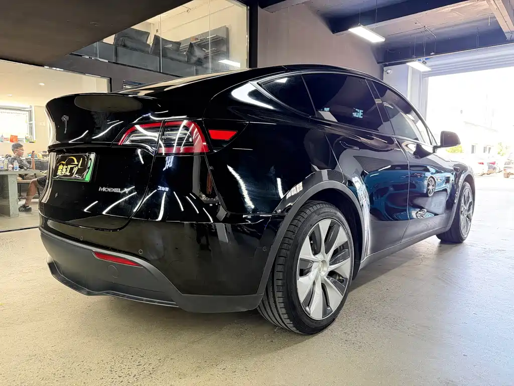 Tesla Model Y 2021 — фото 13