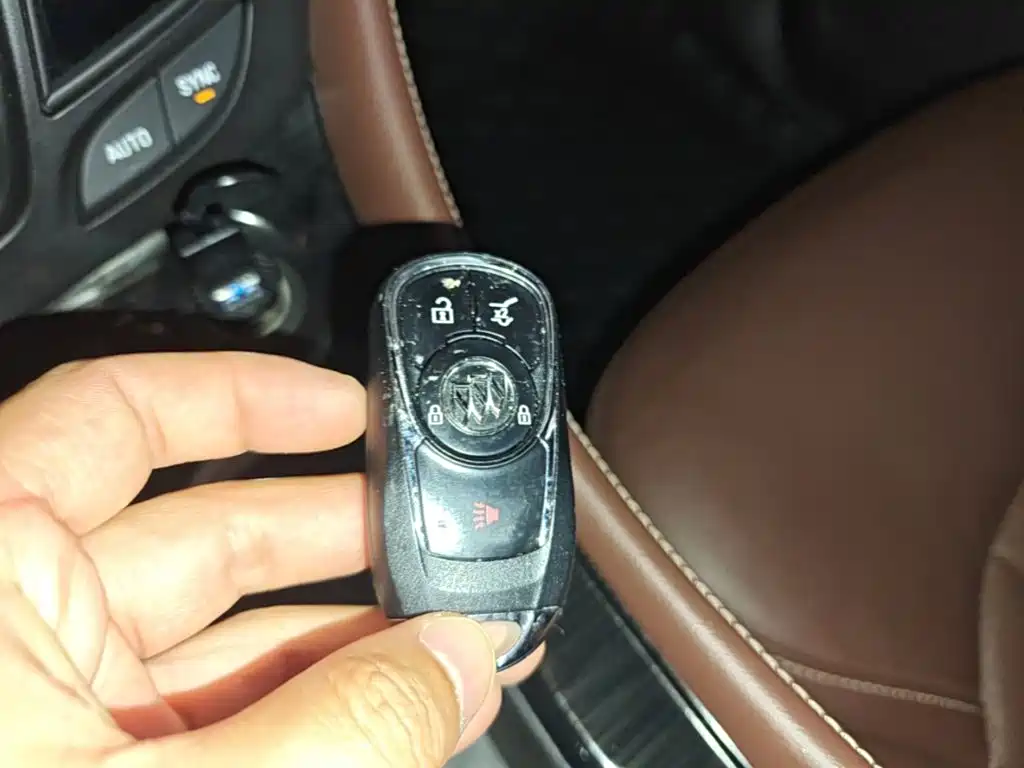 Buick Envision Plus 2020 — фото 9