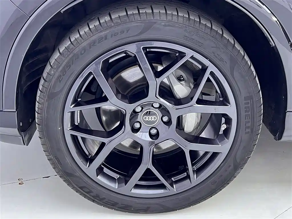 Audi Q7 2025 — фото 11