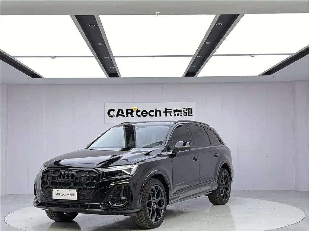 Audi Q7 2025 — фото 1