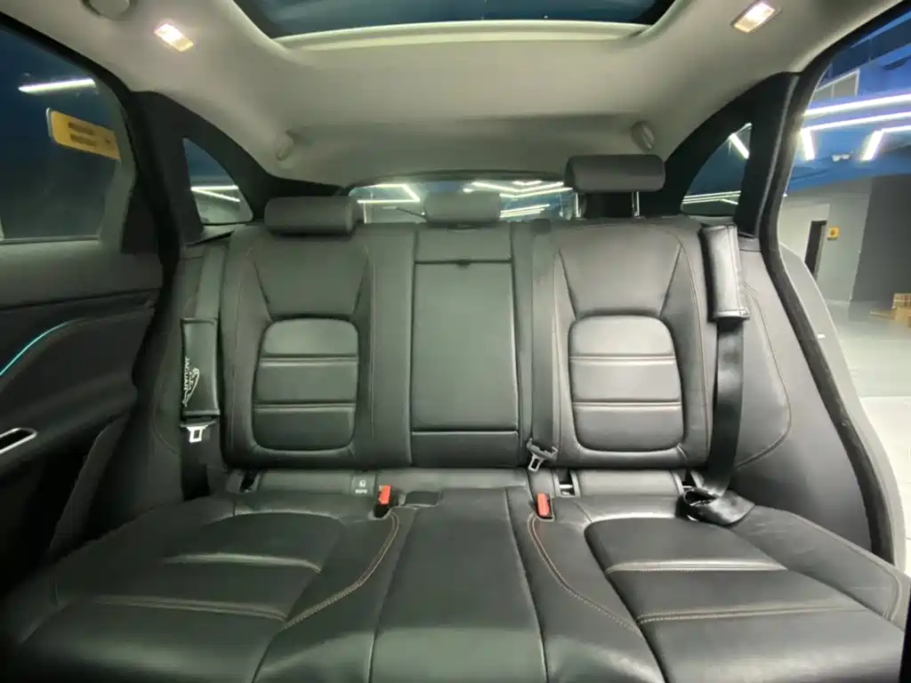 Jaguar F-PACE 2017 — фото 19