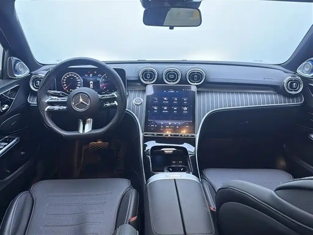Mercedes-Benz C-Class 2023 — фото 17