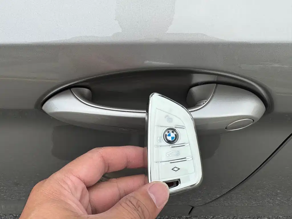 BMW 5 Series 2019 — фото 13