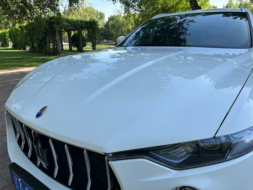 Maserati Levante 2017 — фото 12