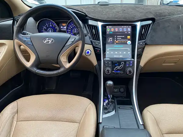 Hyundai Sonata 2011