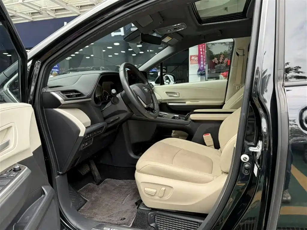 Toyota Sienna 2023 — фото 15