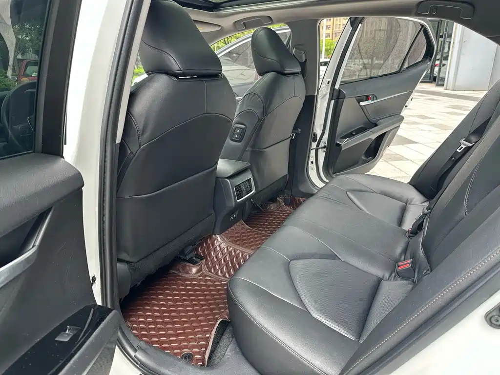 Toyota Camry 2022 — фото 10