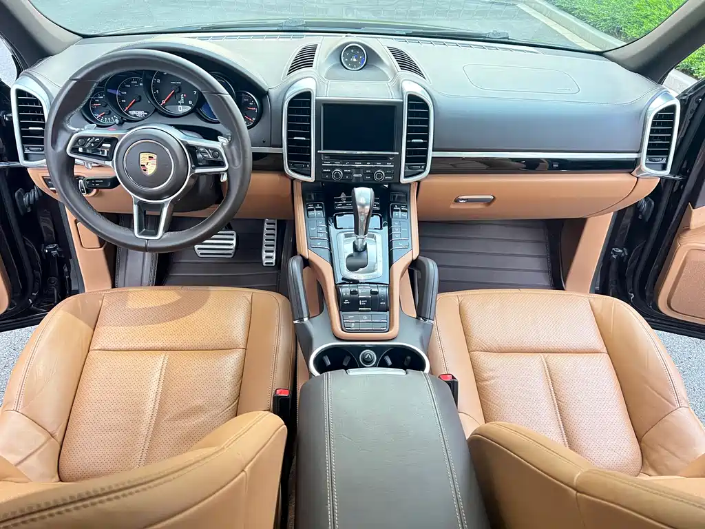 Porsche Cayenne 2016 — фото 12