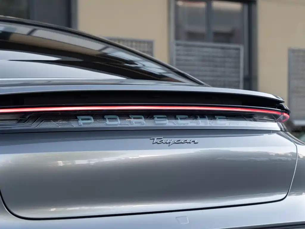 Porsche Taycan 2024 — фото 8