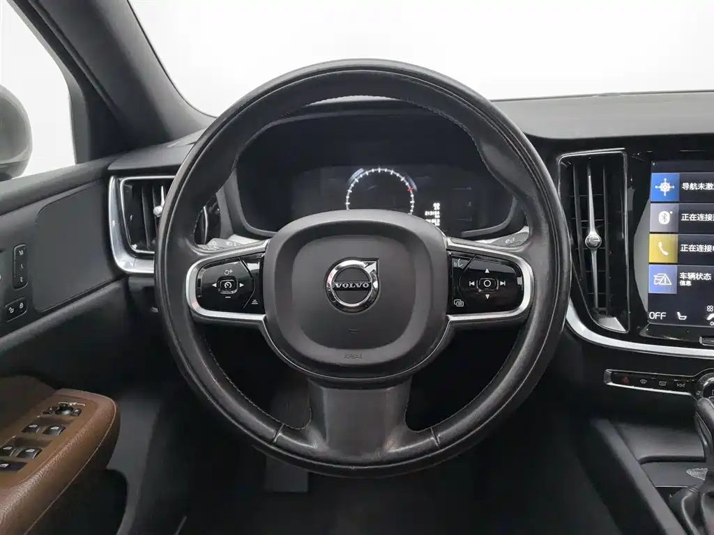 Volvo S60 2021 — фото 11