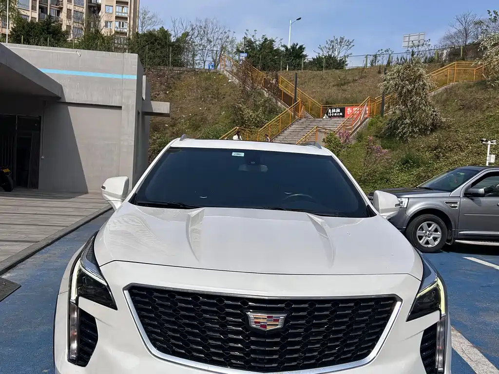 Cadillac XT4 2021 — фото 1