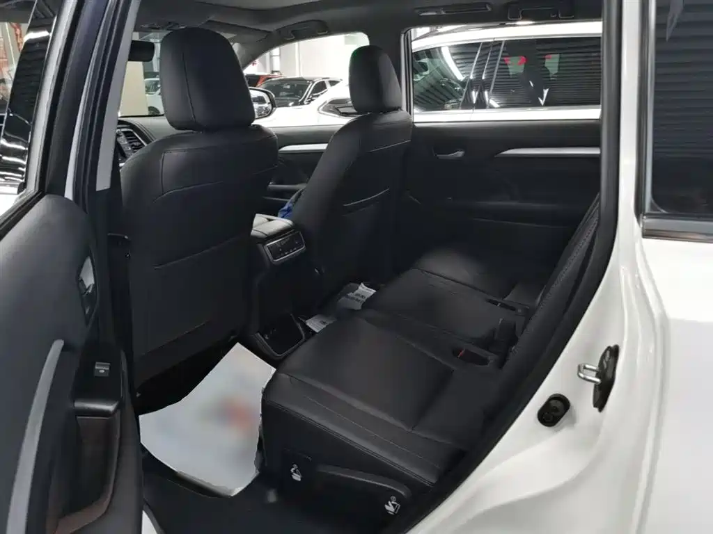 Toyota Highlander 2020 — фото 17