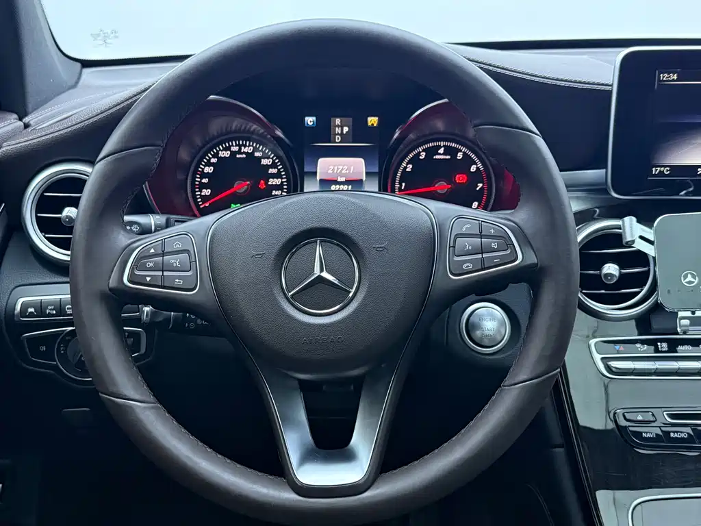 Mercedes-Benz GLC 2018 — фото 16
