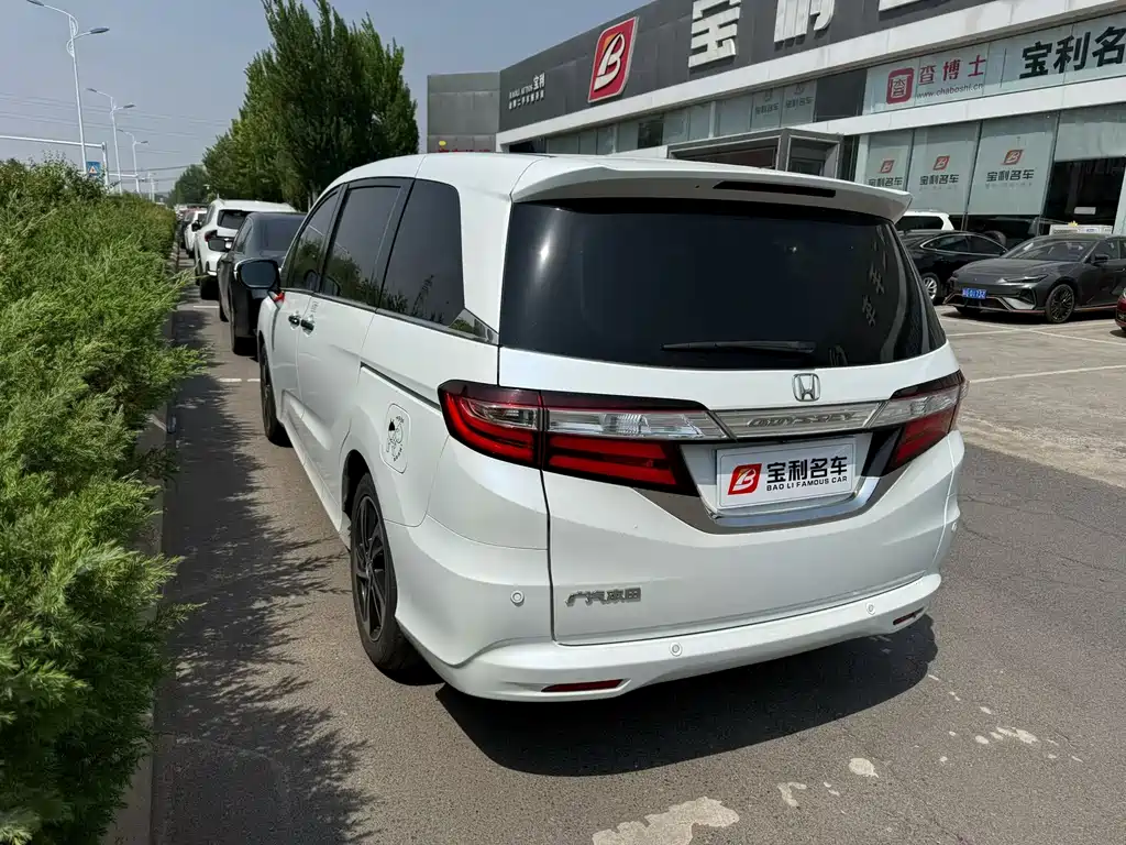 Honda Odyssey 2015 — фото 6