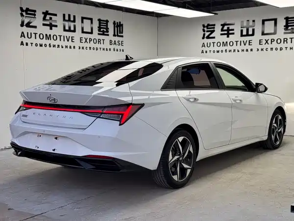 Hyundai Elantra 2022