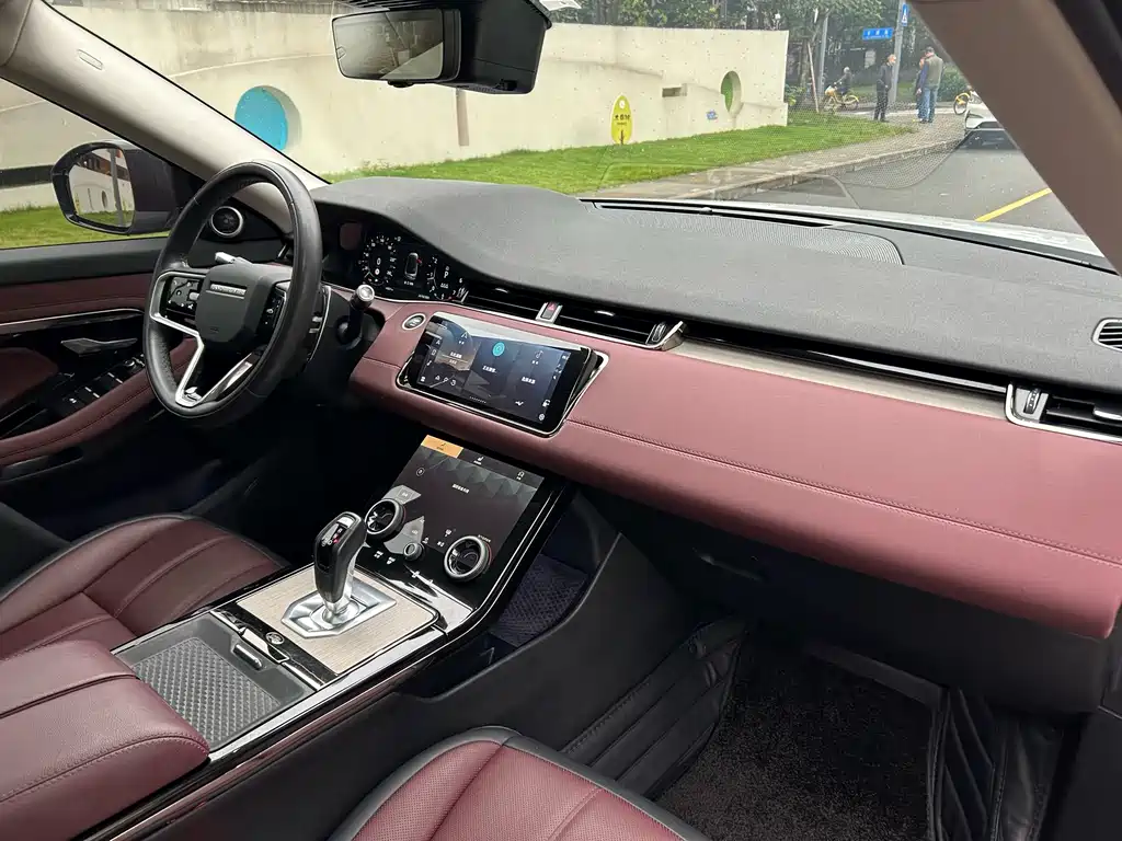 Land Rover Evoque 2023 — фото 22