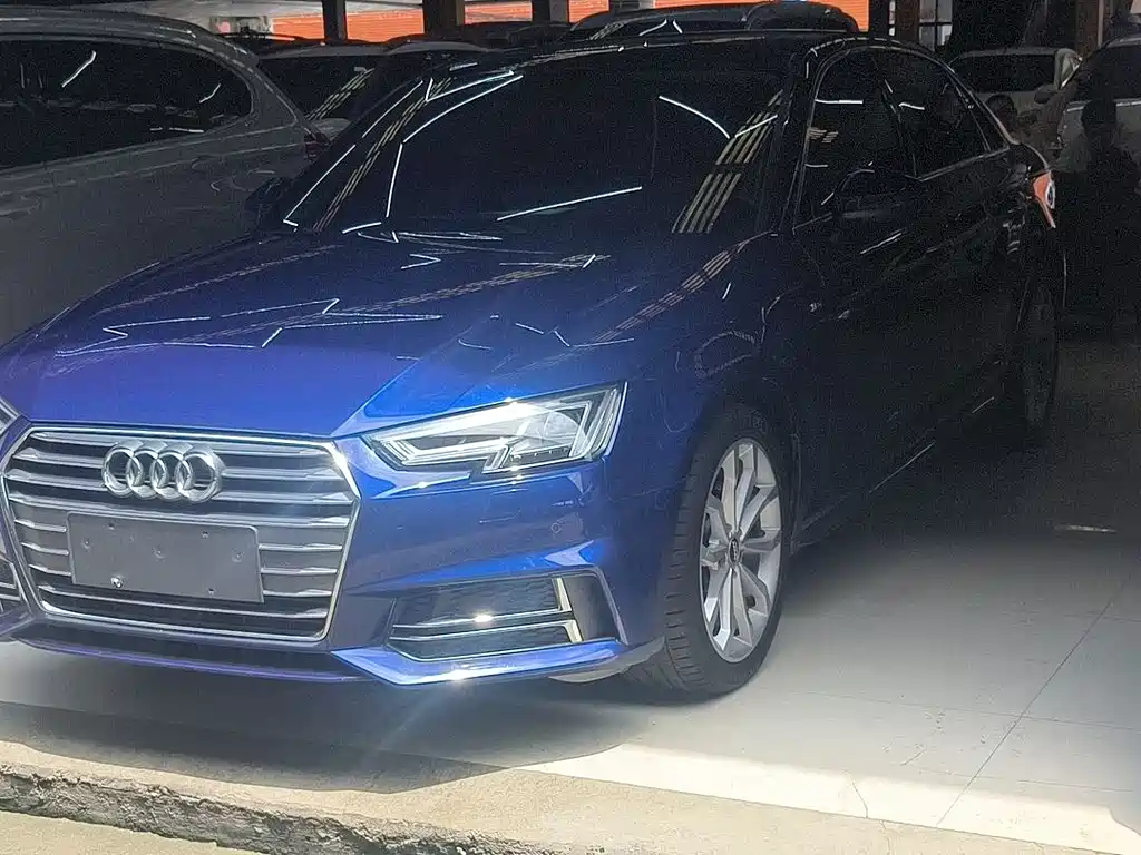 Audi A4L 2019 — фото 1