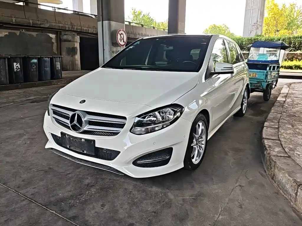 Mercedes-Benz B-Class 2015 — фото 1