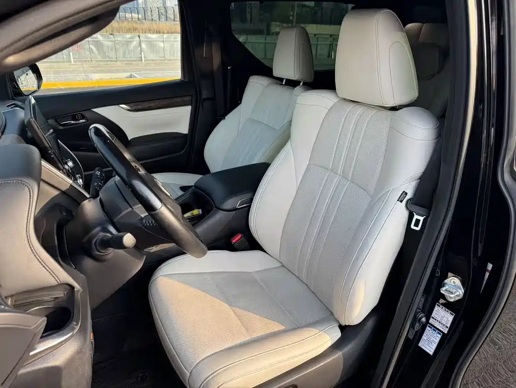 Toyota Vellfire 2022 — фото 10