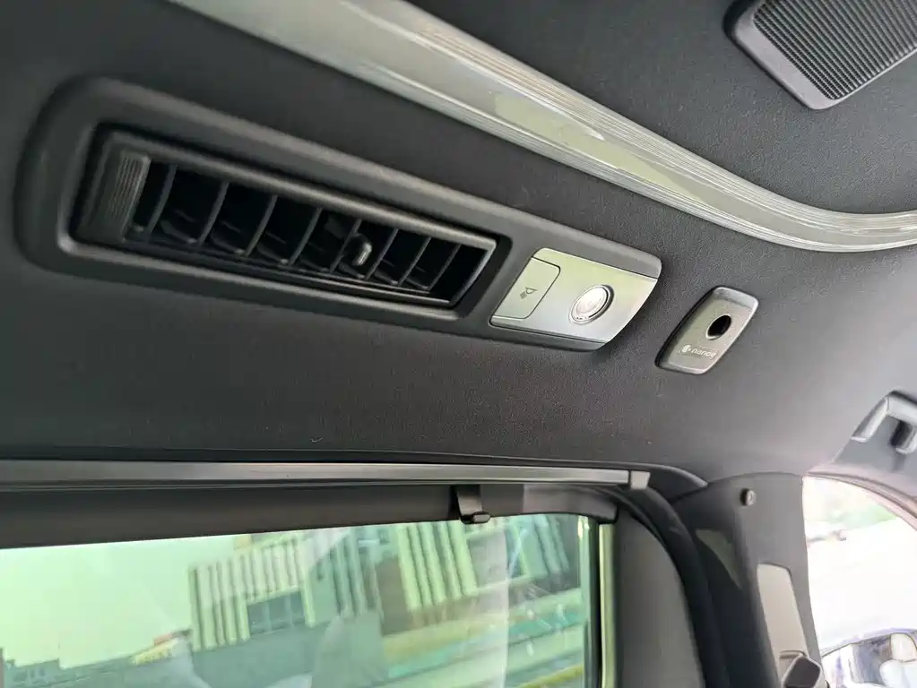 Toyota Vellfire 2022 — фото 17