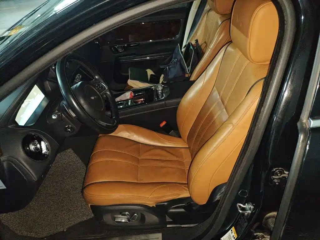 Jaguar XJ 2015 — фото 16