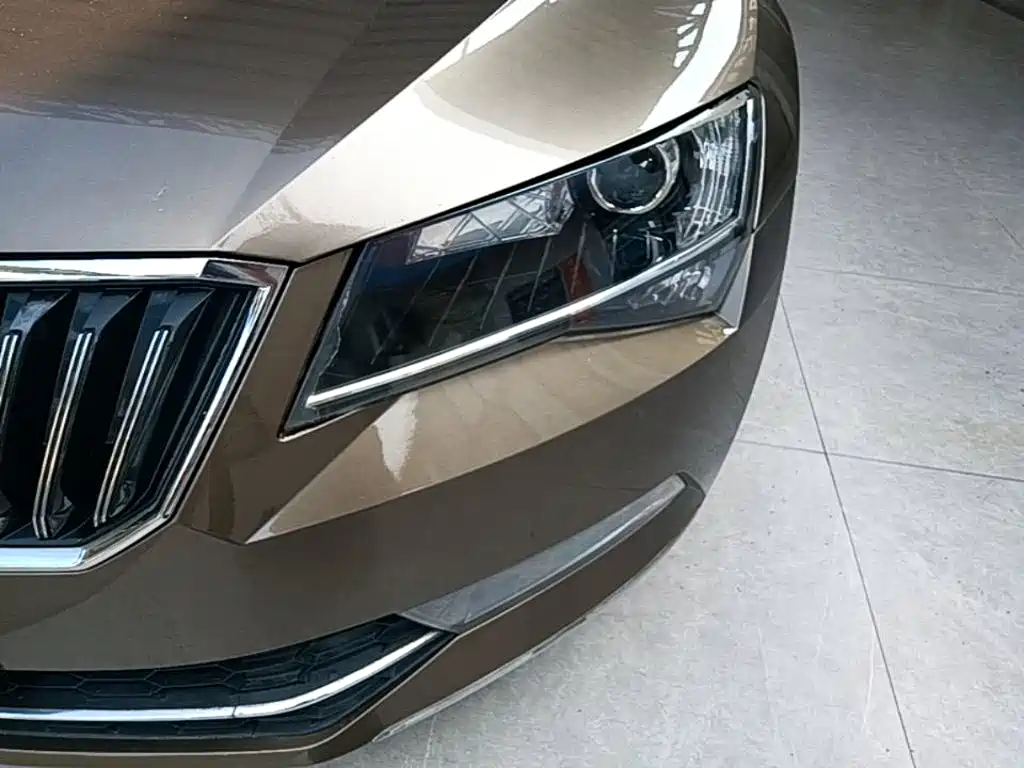 Skoda Superb 2016 — фото 24