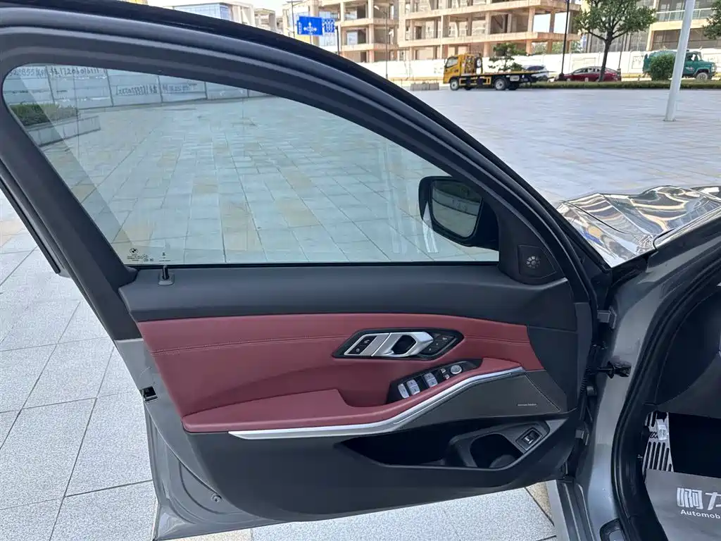 BMW 3 Series 2023 — фото 18