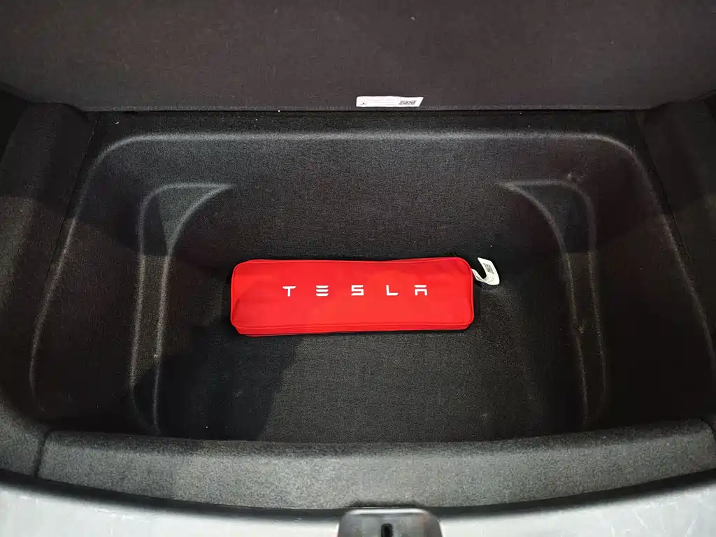 Tesla Model Y 2021 — фото 17