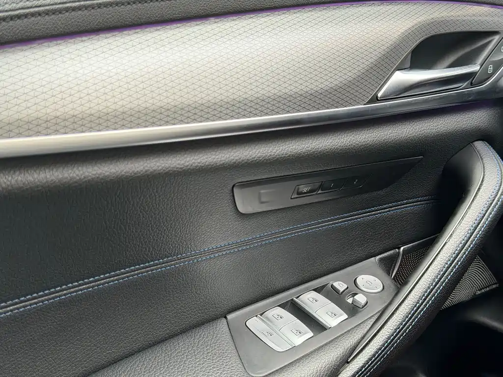 BMW 5 Series 2019 — фото 15