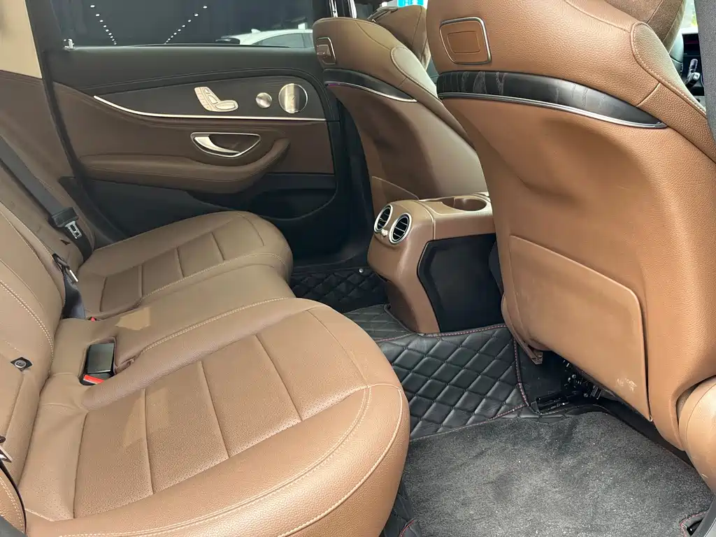 Mercedes-Benz E-Class 2020 — фото 10