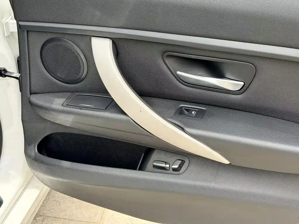 BMW 3 Series 2015 — фото 22